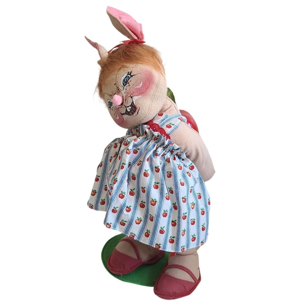 Annalee Mobilitee Country Girl Bunny Holding Apple Vintage 1995 Dolls 18" - Picture 3 of 13
